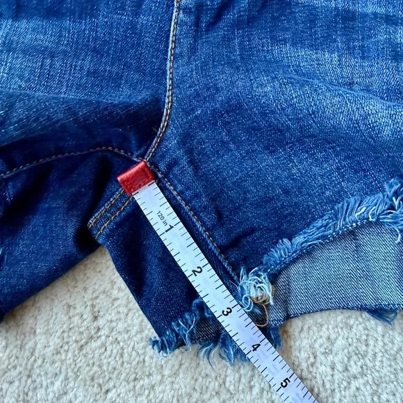 CAbi Women's Blue Jean Shorts with Frayed Hem. Size 4 - Picture 9 of 9